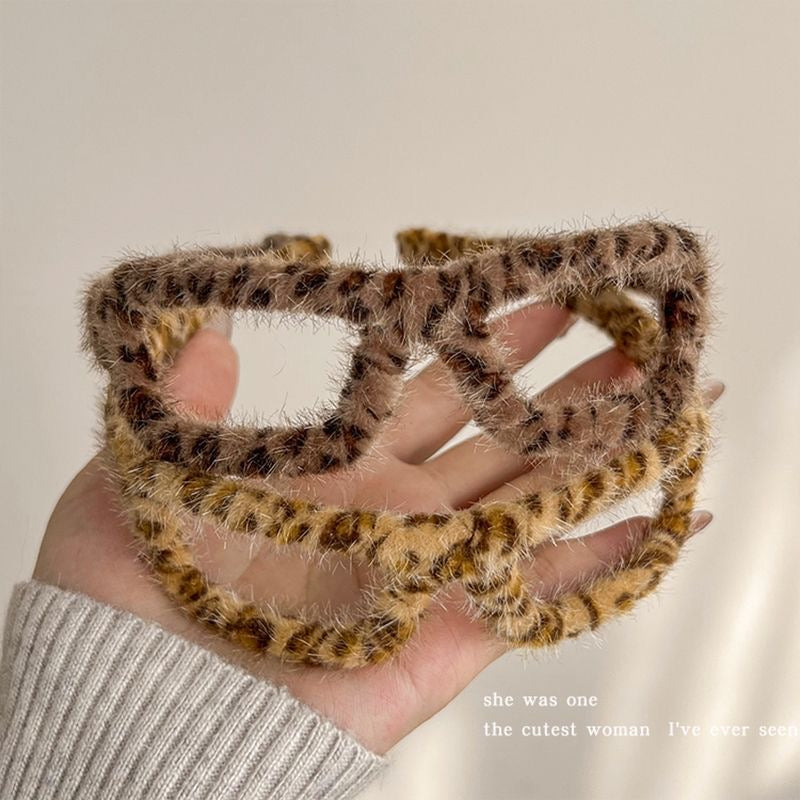 Temperamental plush leopard pattern glasses-shaped hair hoop